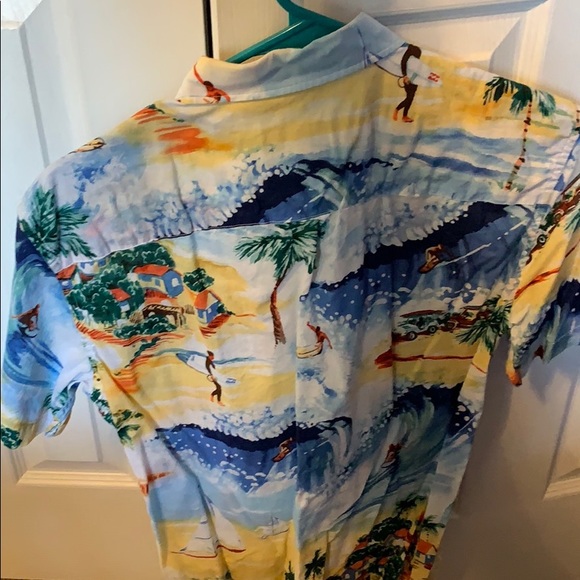 XS American Eagle Beach Themed Button Up - Picture 3 of 3